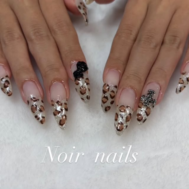 レオパードフレンチとクロスのロングネイル